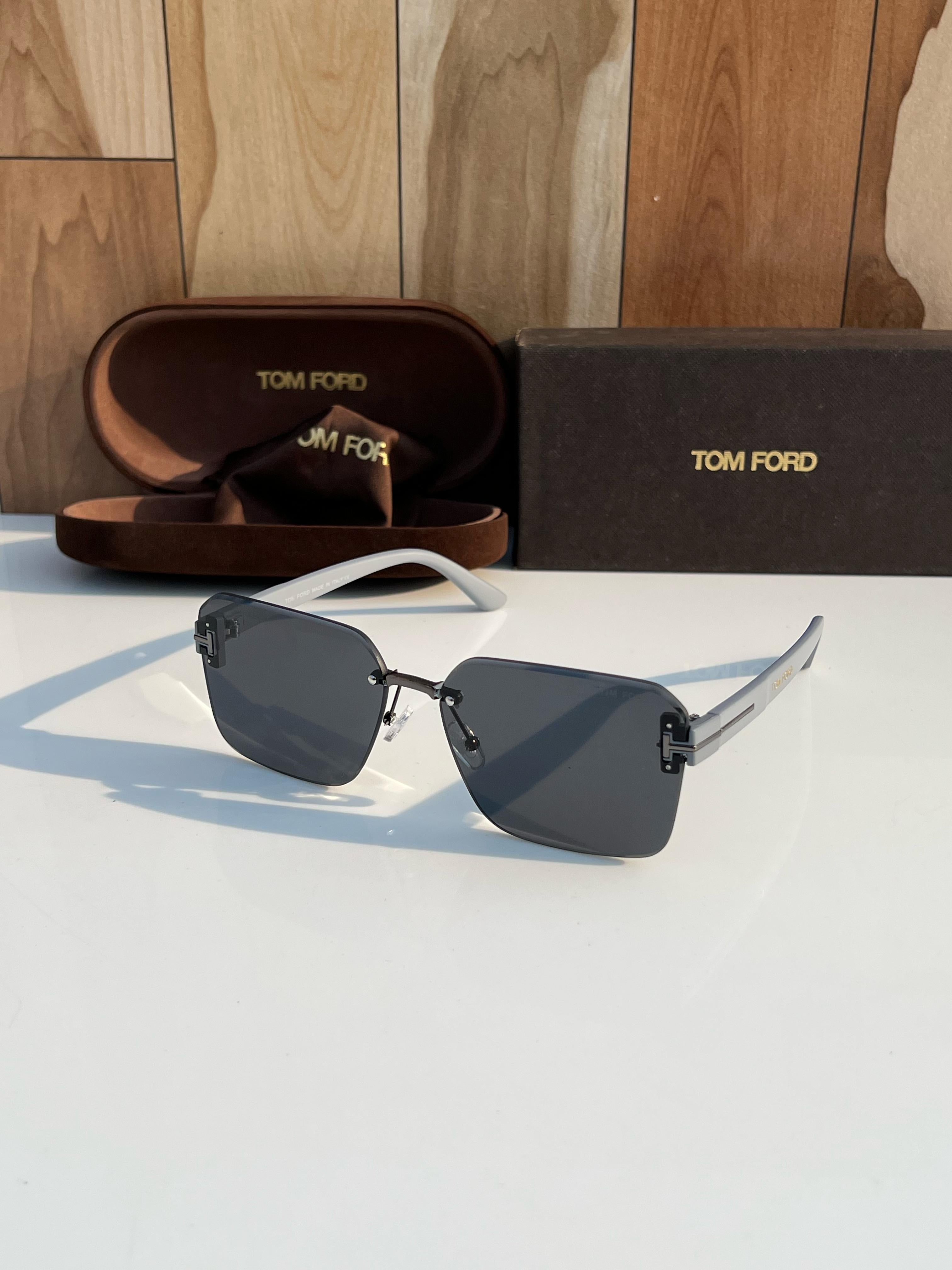 WG To_m_ford 18300 grey black A