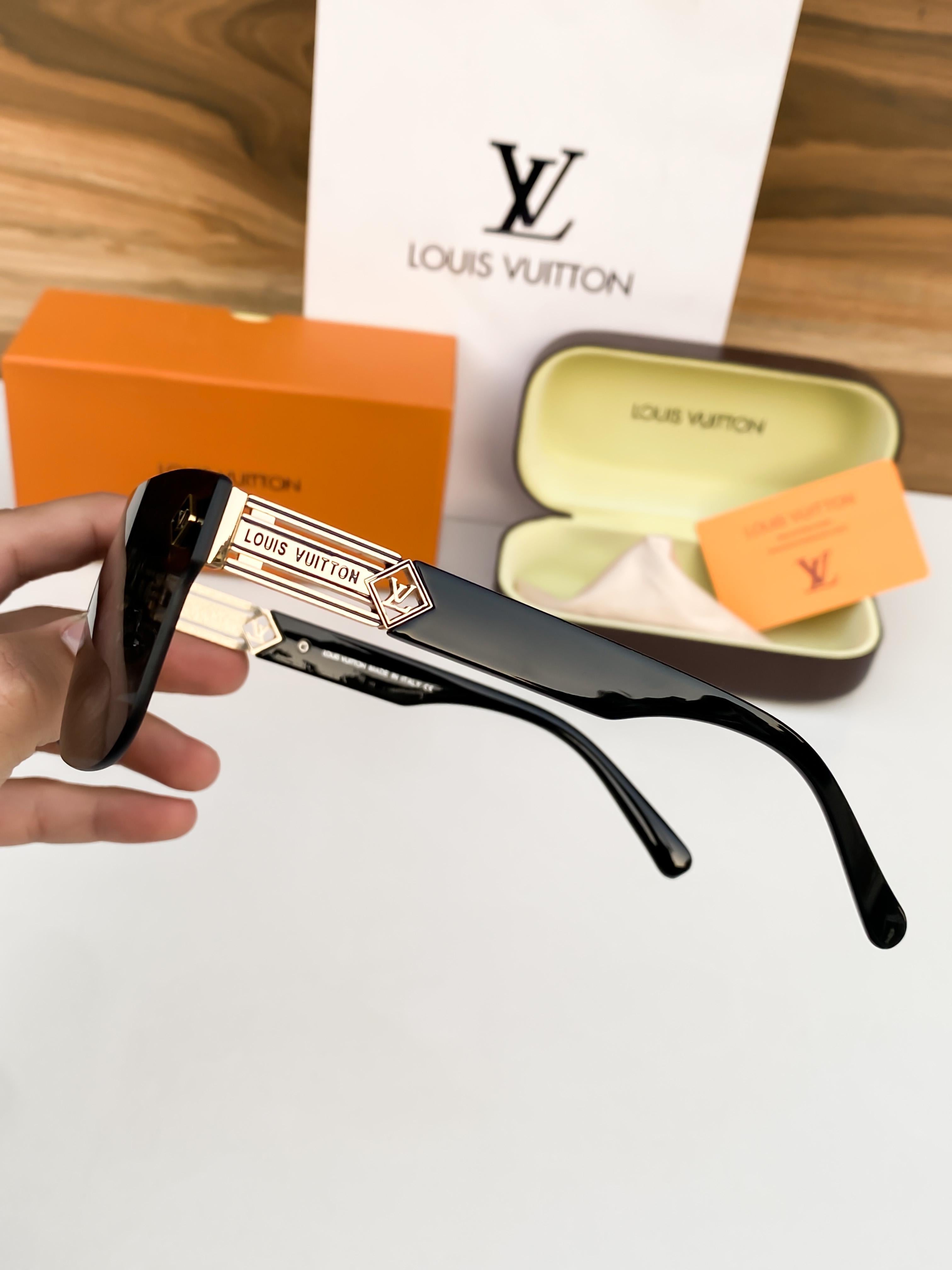 WG LO_UIS Vuitton gold black 68025