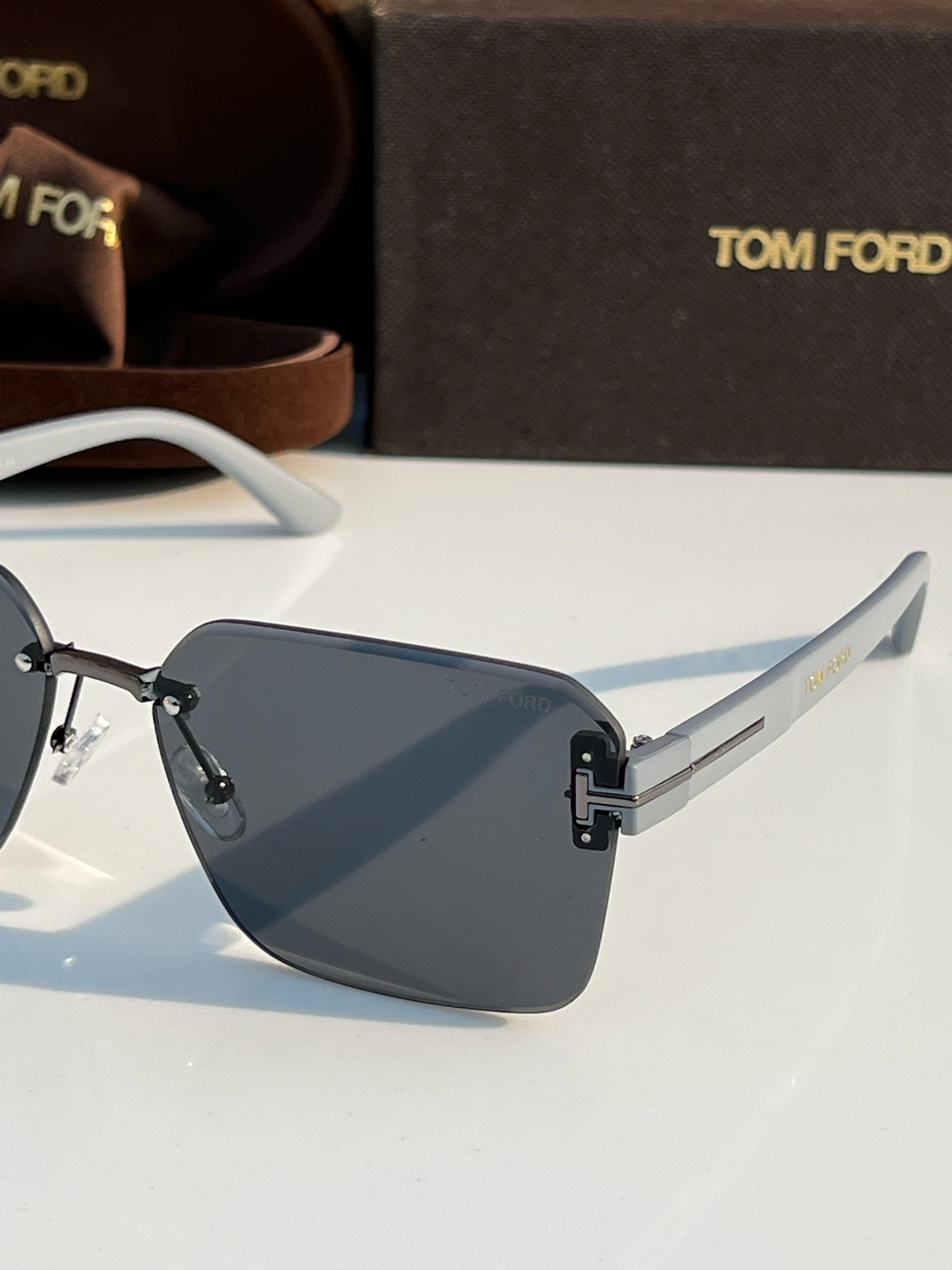 WG To_m_ford 18300 grey black A