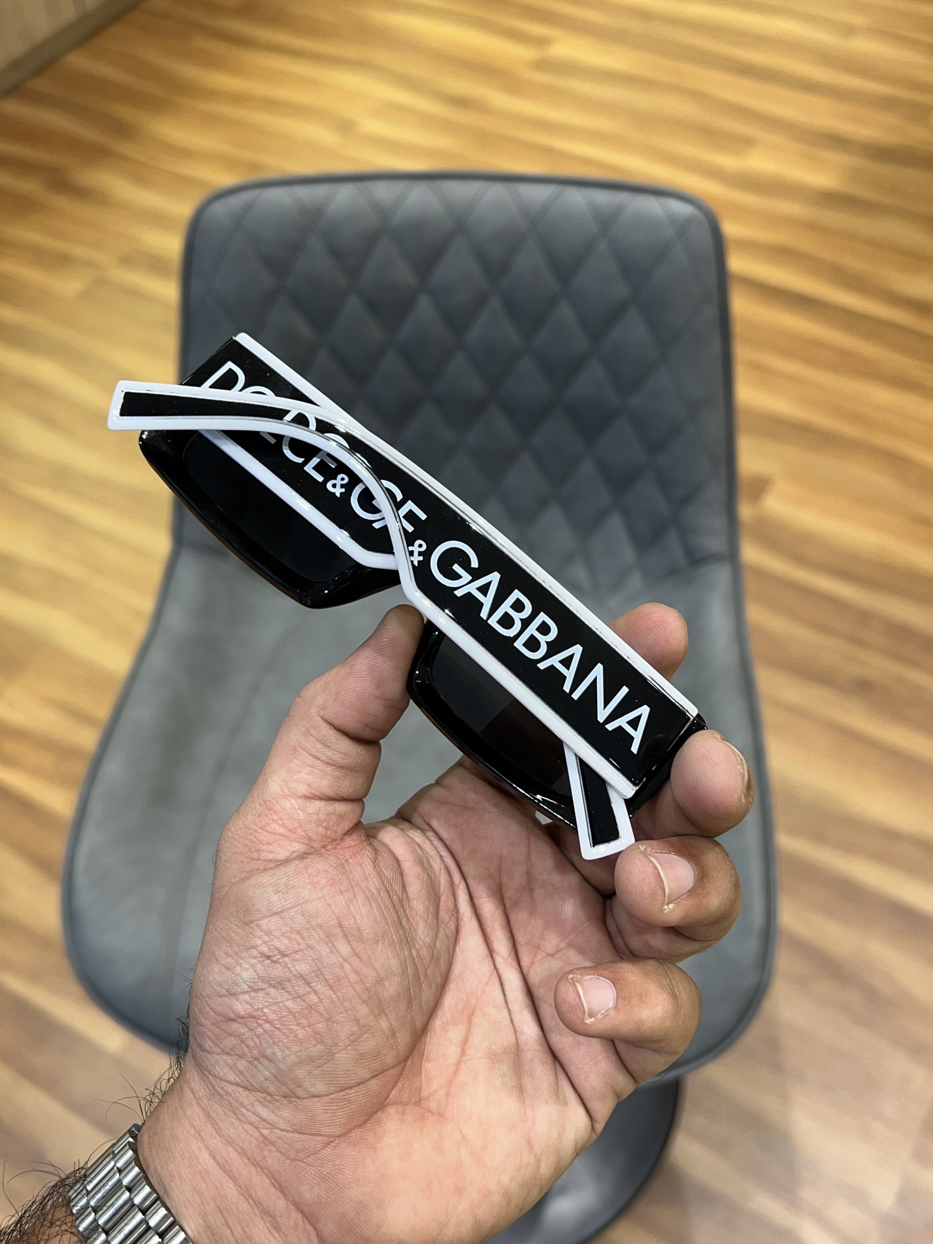 WG Dol_ce_gabb_ana_6187_full_black