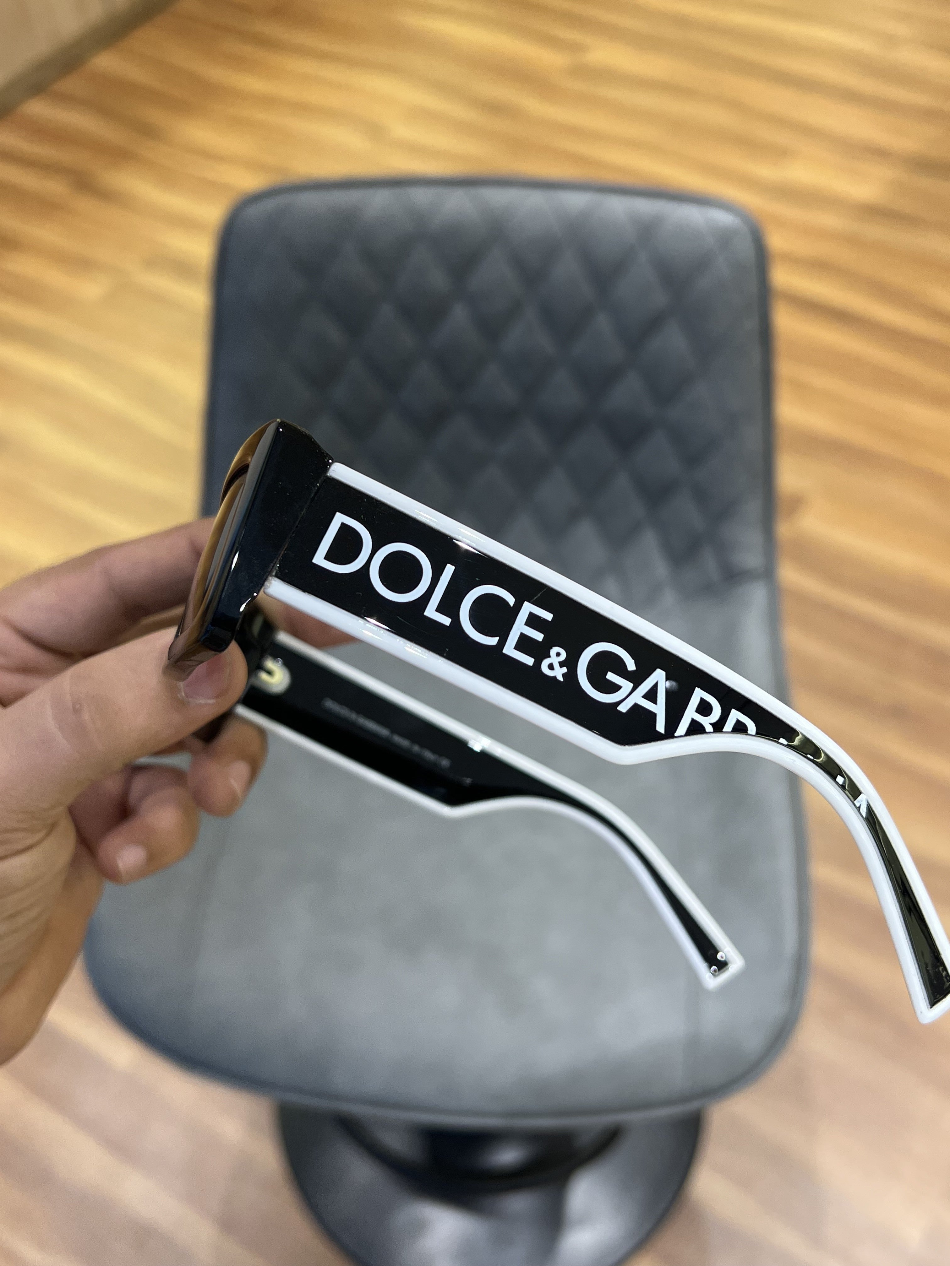 WG Dol_ce_gabb_ana_6187_full_black