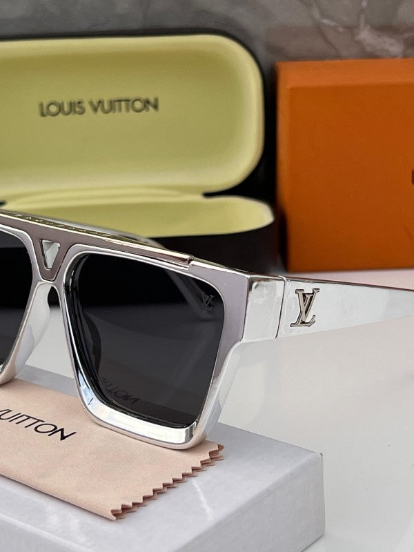 WG Lo_uis_vui_tton_1502_chrome_black