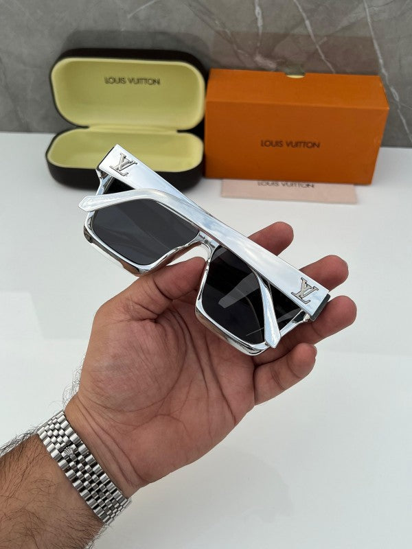 WG Lo_uis_vui_tton_1502_chrome_black