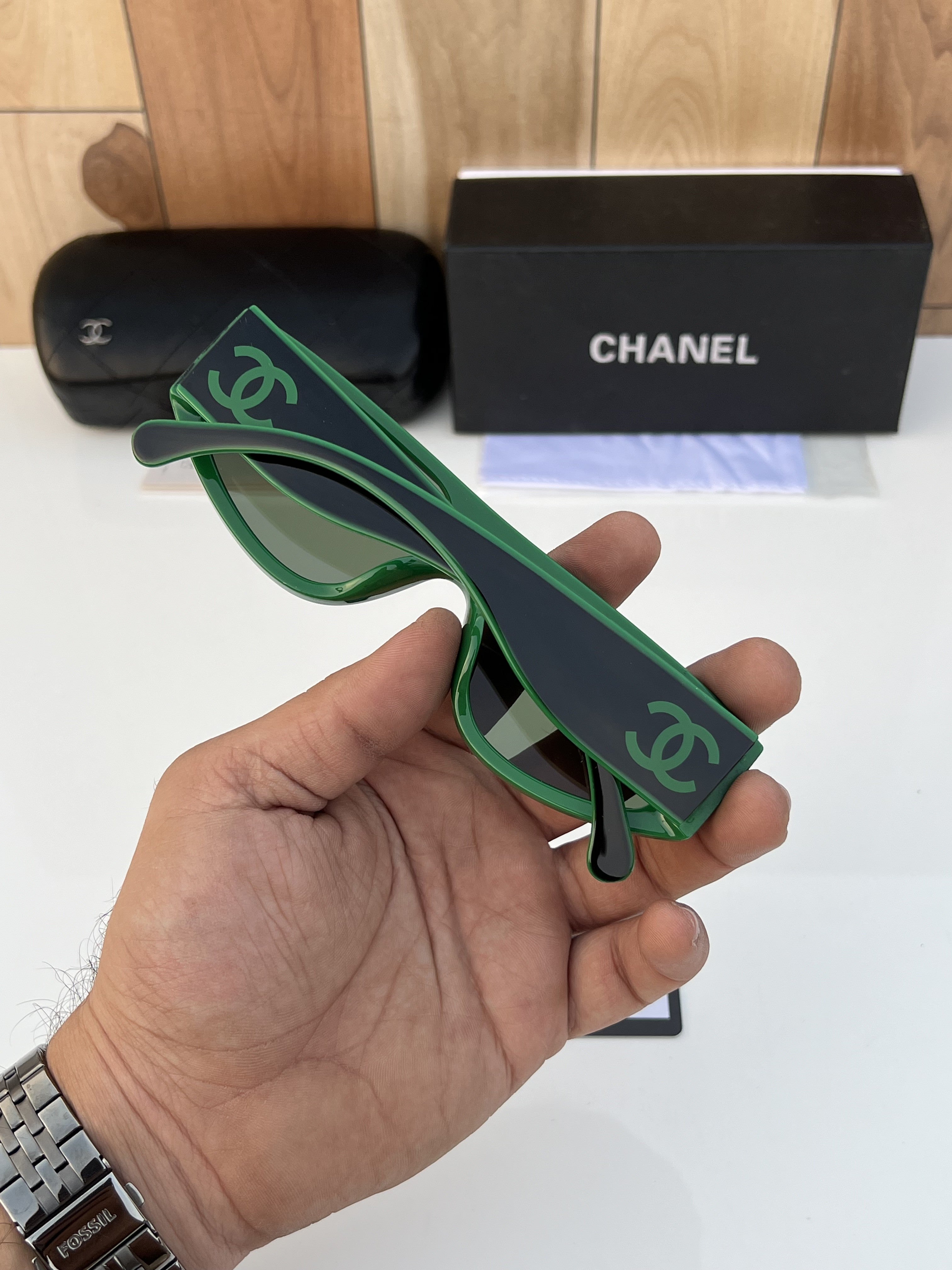 WG Cha_nel_1001_green_black