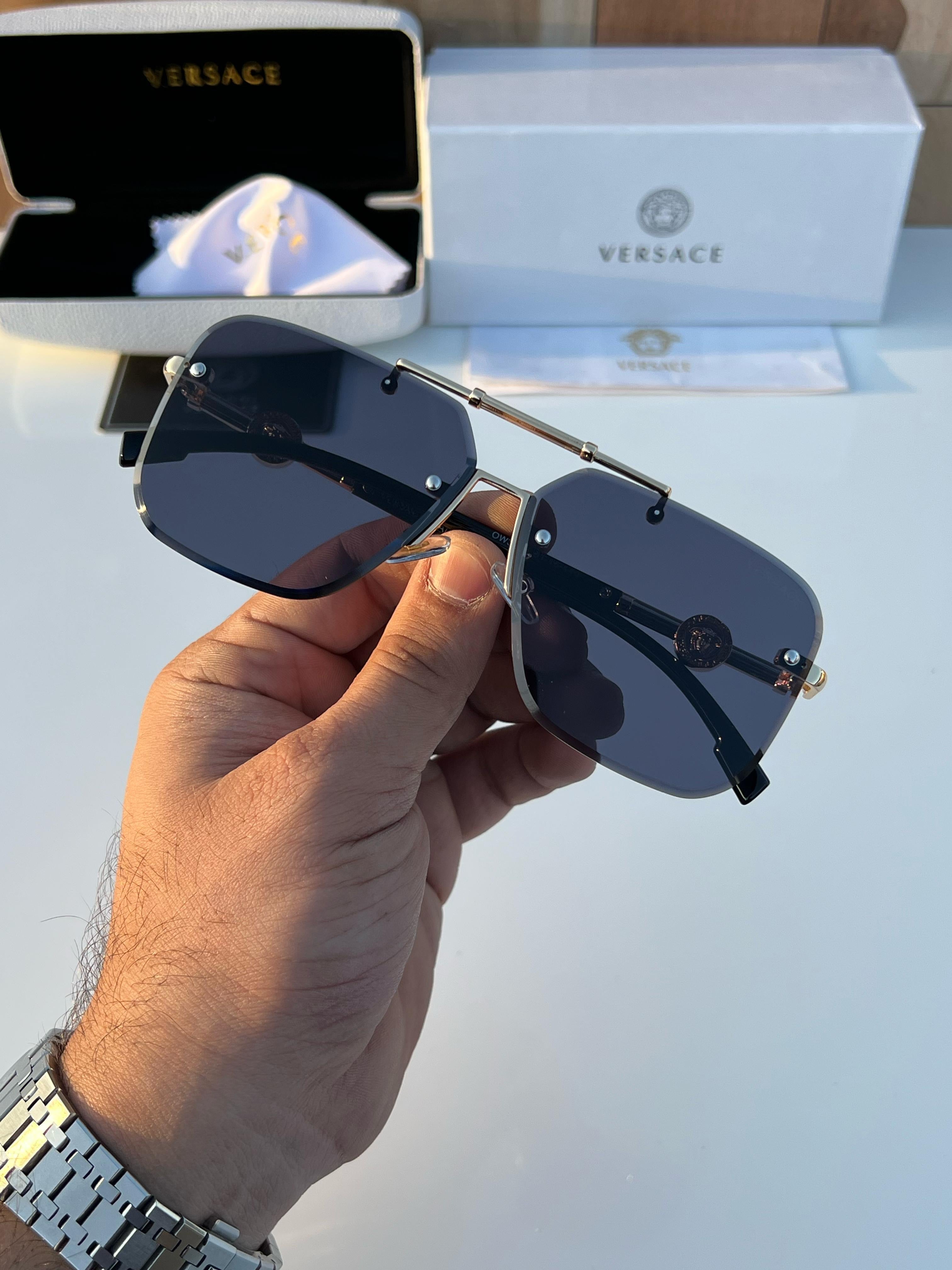 WG Ve_rsace 3196 gold black A