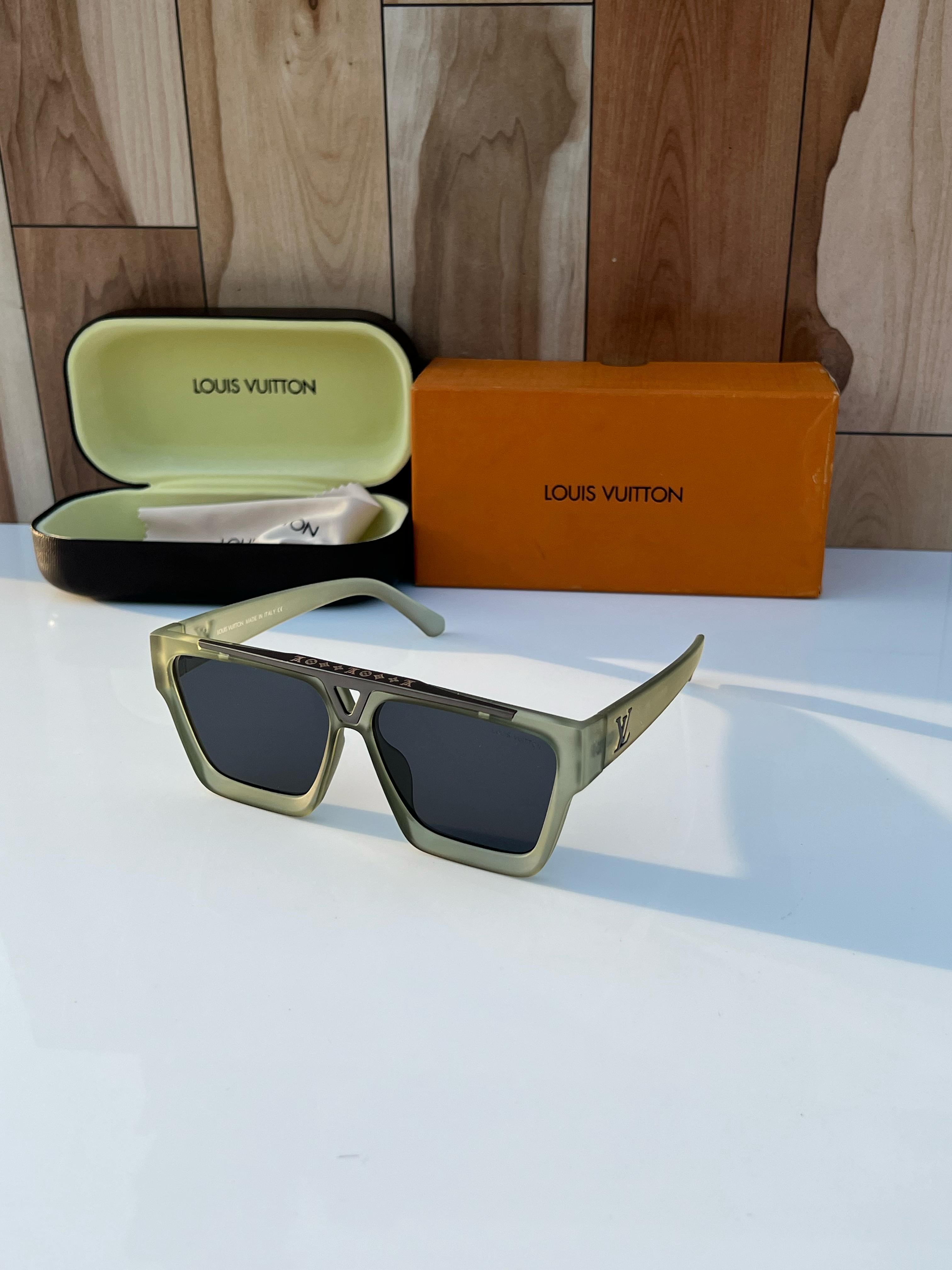 WG Lo_ui_s vui_tton 1502 green A