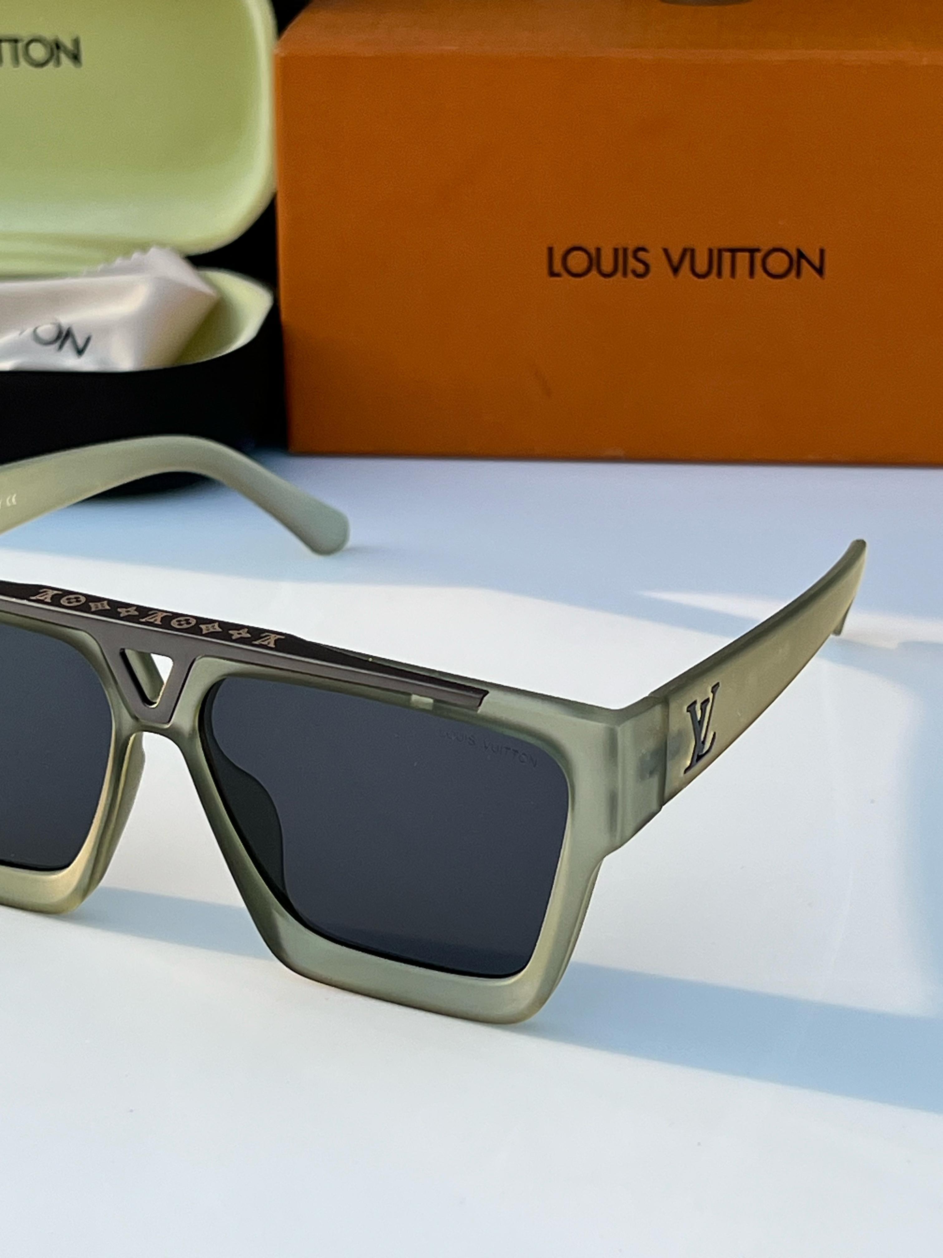 WG Lo_ui_s vui_tton 1502 green A