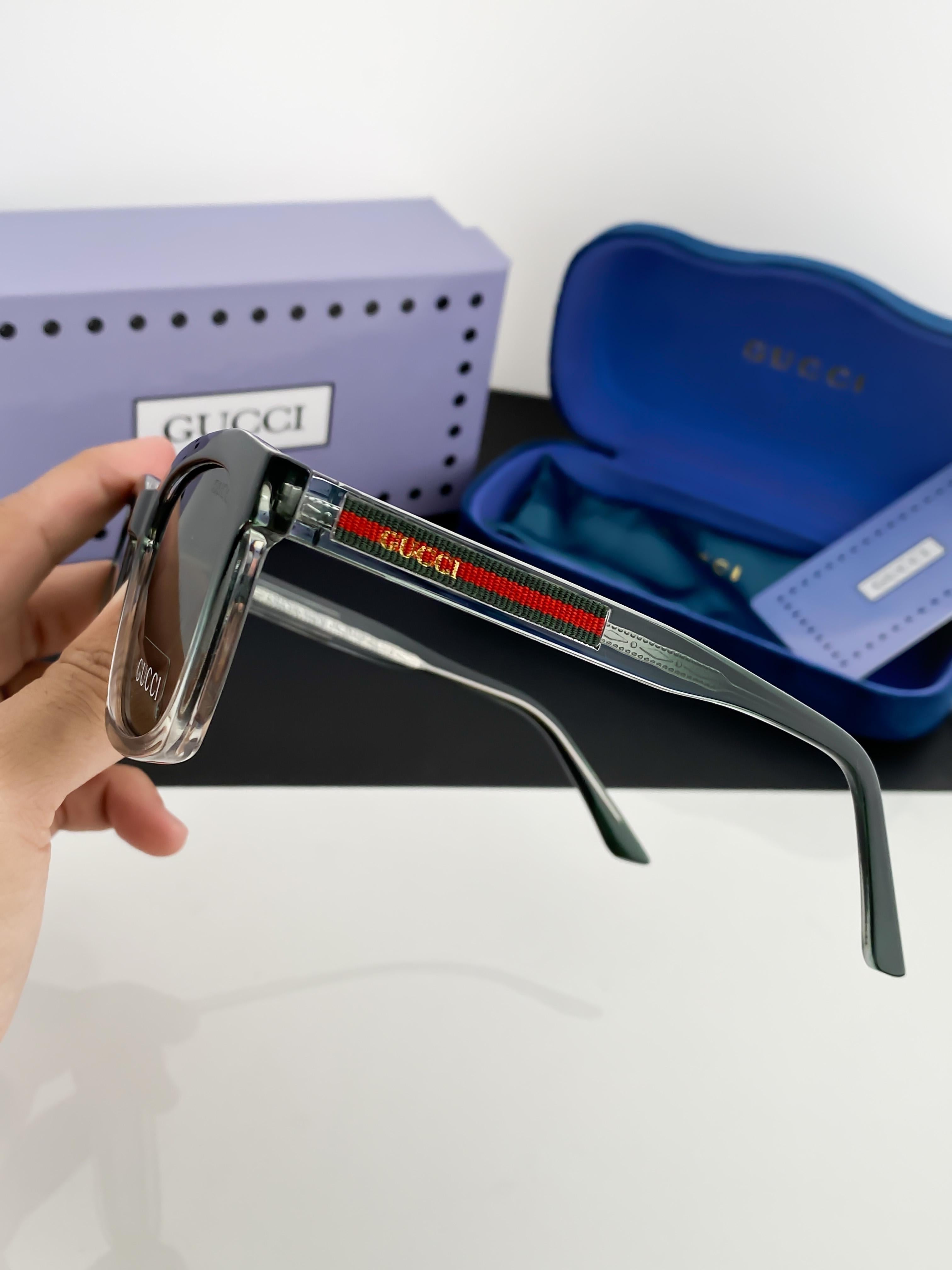 WG GU_C_CI GREEN 7727 B