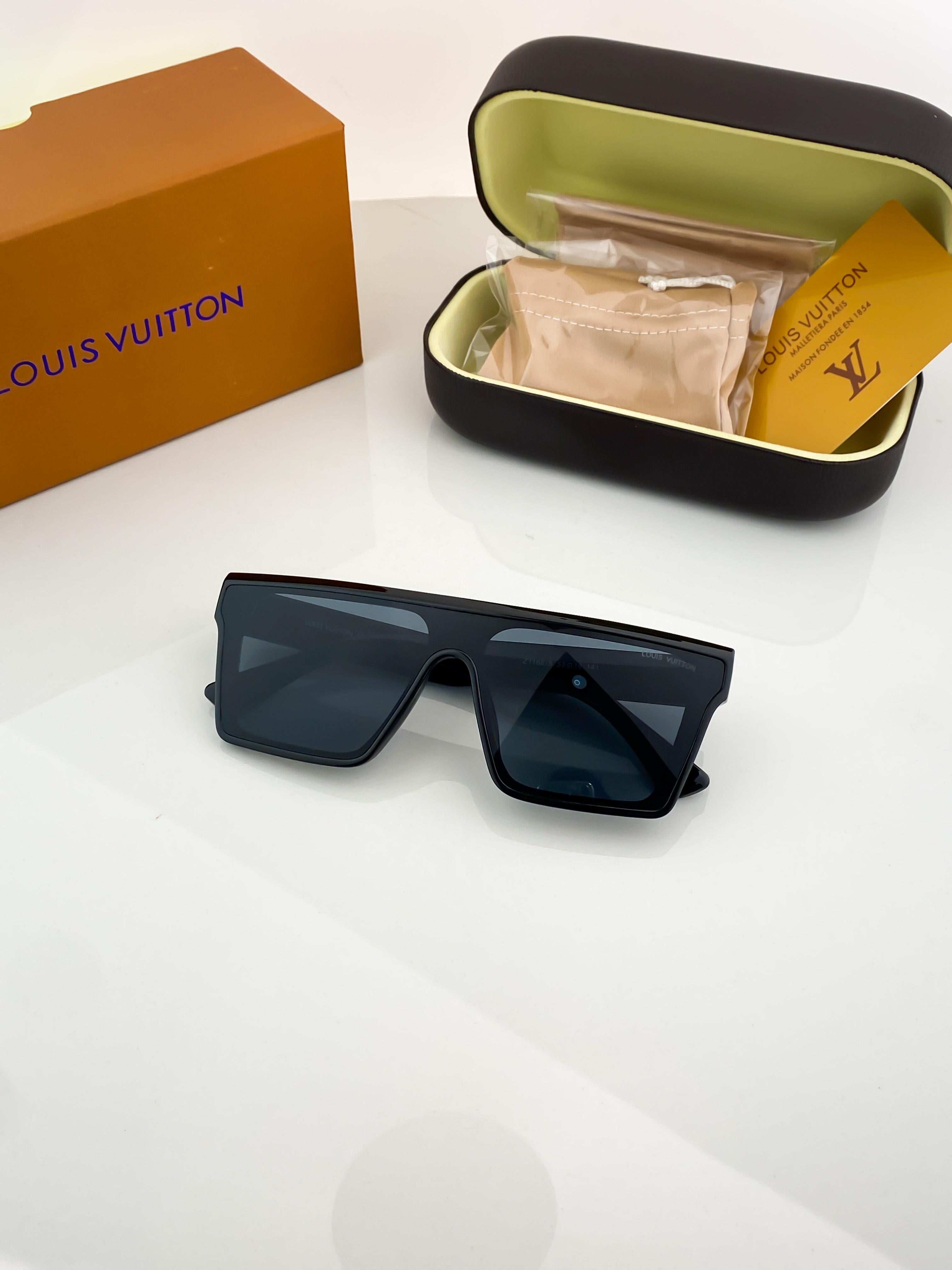 WG LO_UI_S VUI_TTON BLACK 1166 B