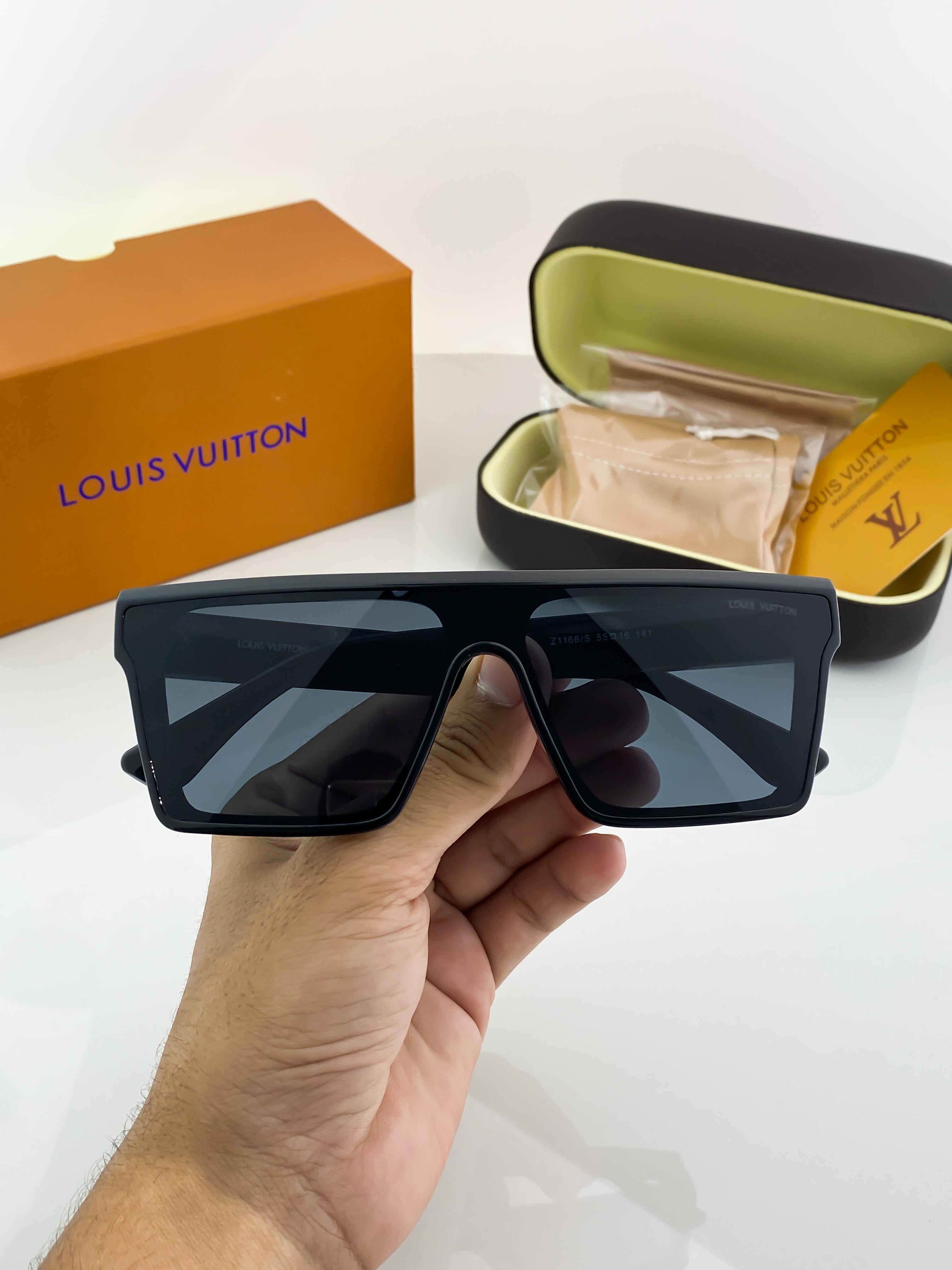 WG LO_UI_S VUI_TTON BLACK 1166 B