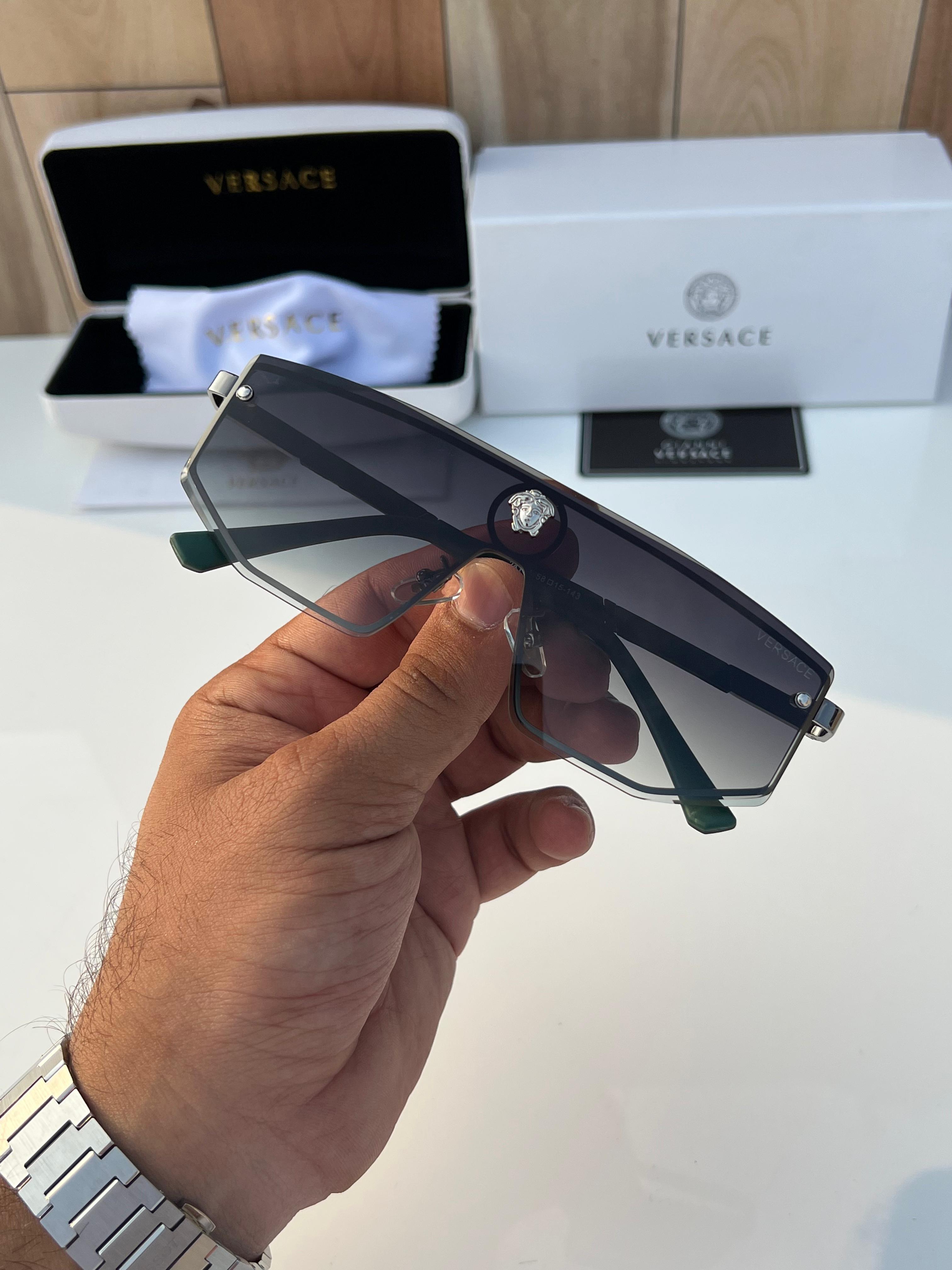 WG Ve_rsa_ce 24101 green shaded  A