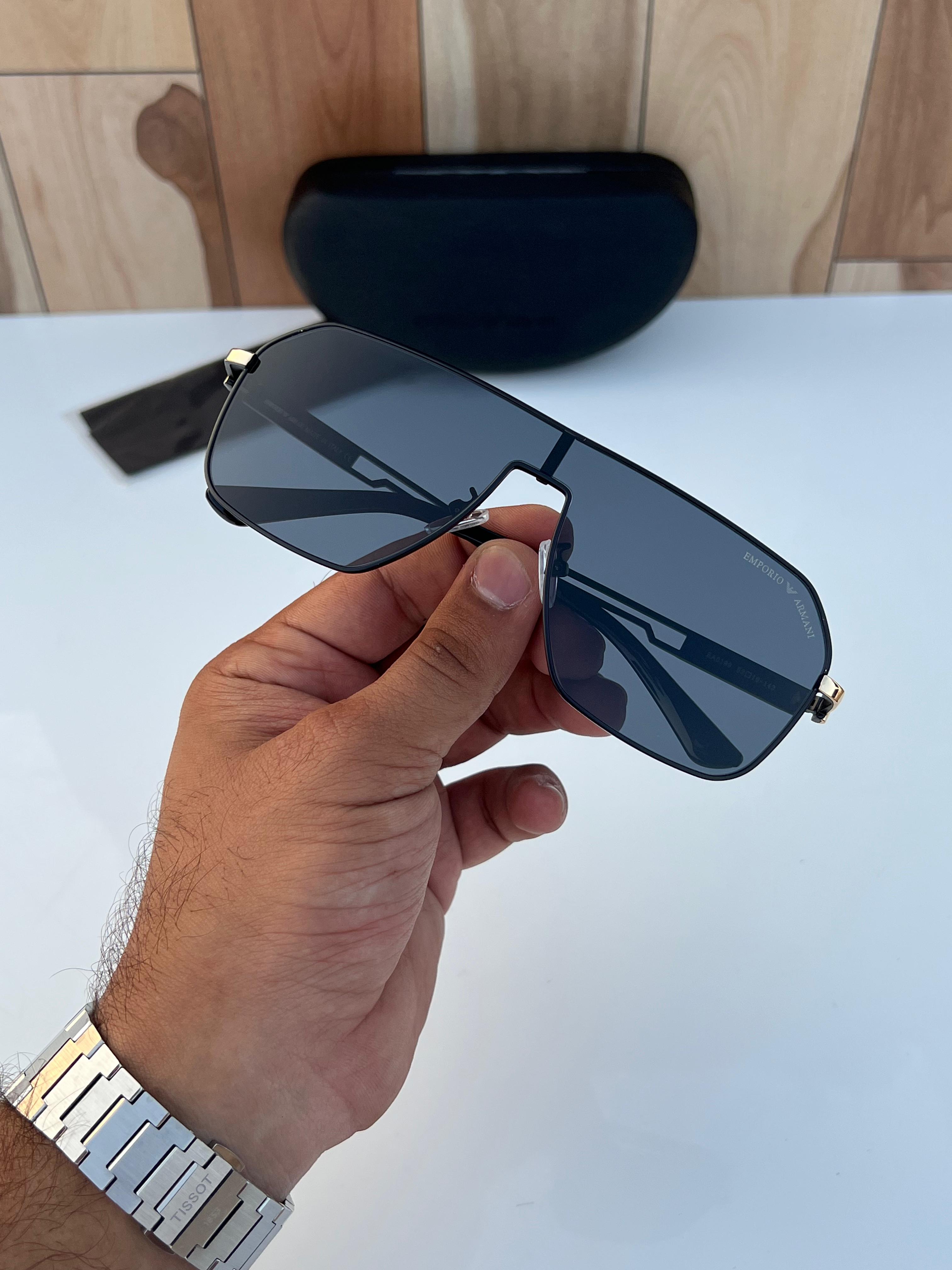 WG Em_pori_o ar_ma_ni 0199 black gold A