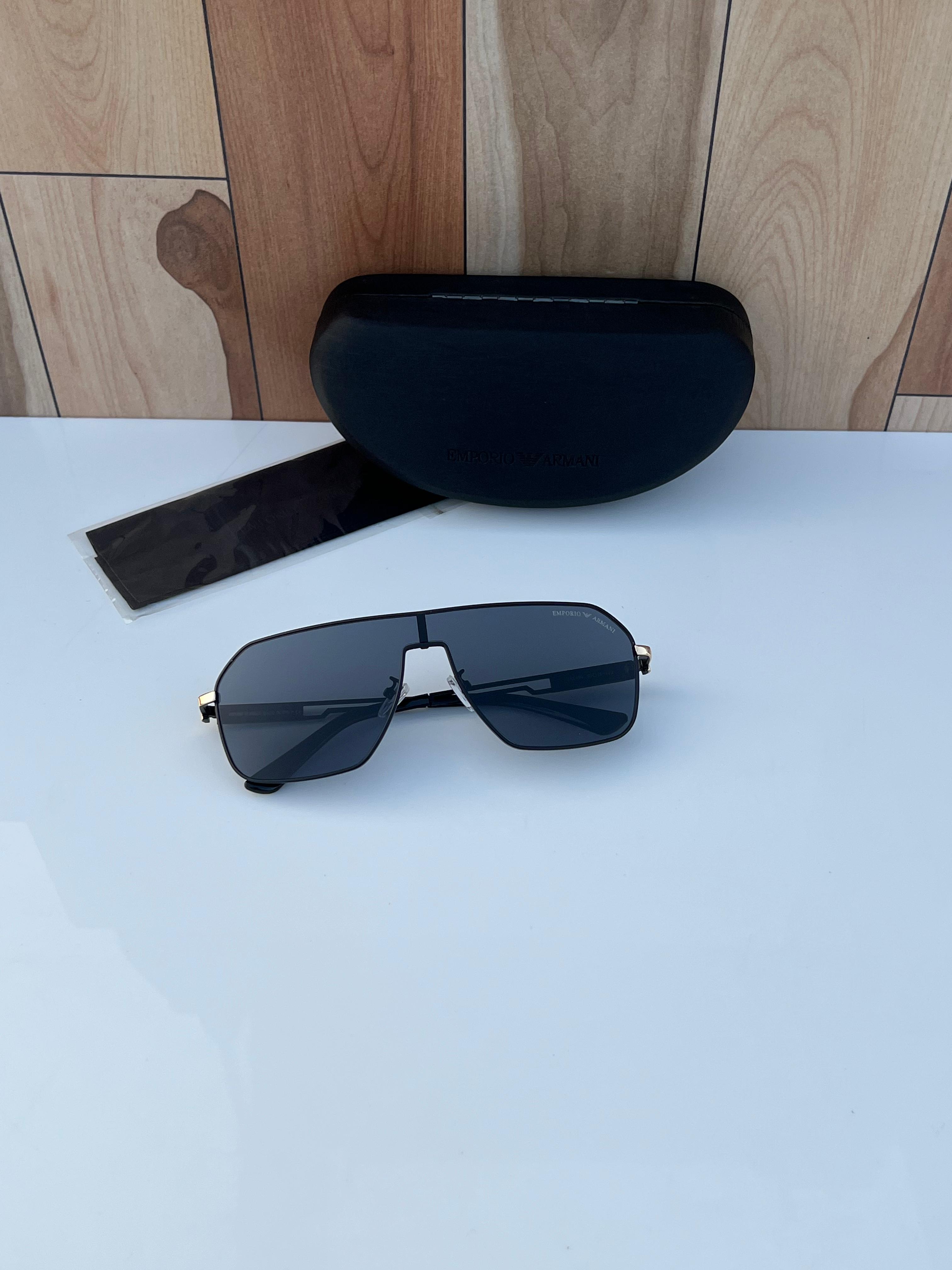 WG Em_pori_o ar_ma_ni 0199 black gold A