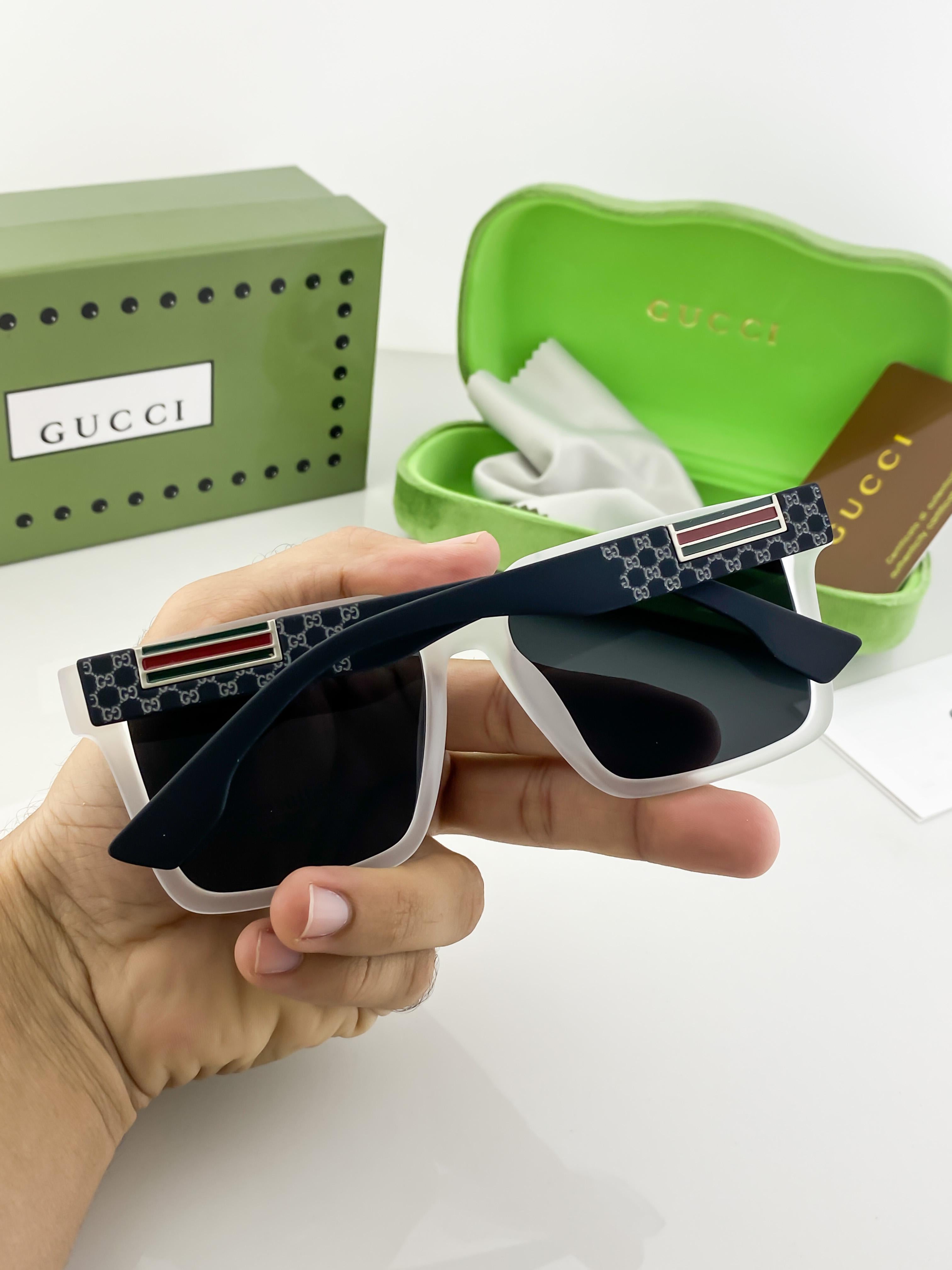 WG GU_CC_I WHITE BLACK 1989 B