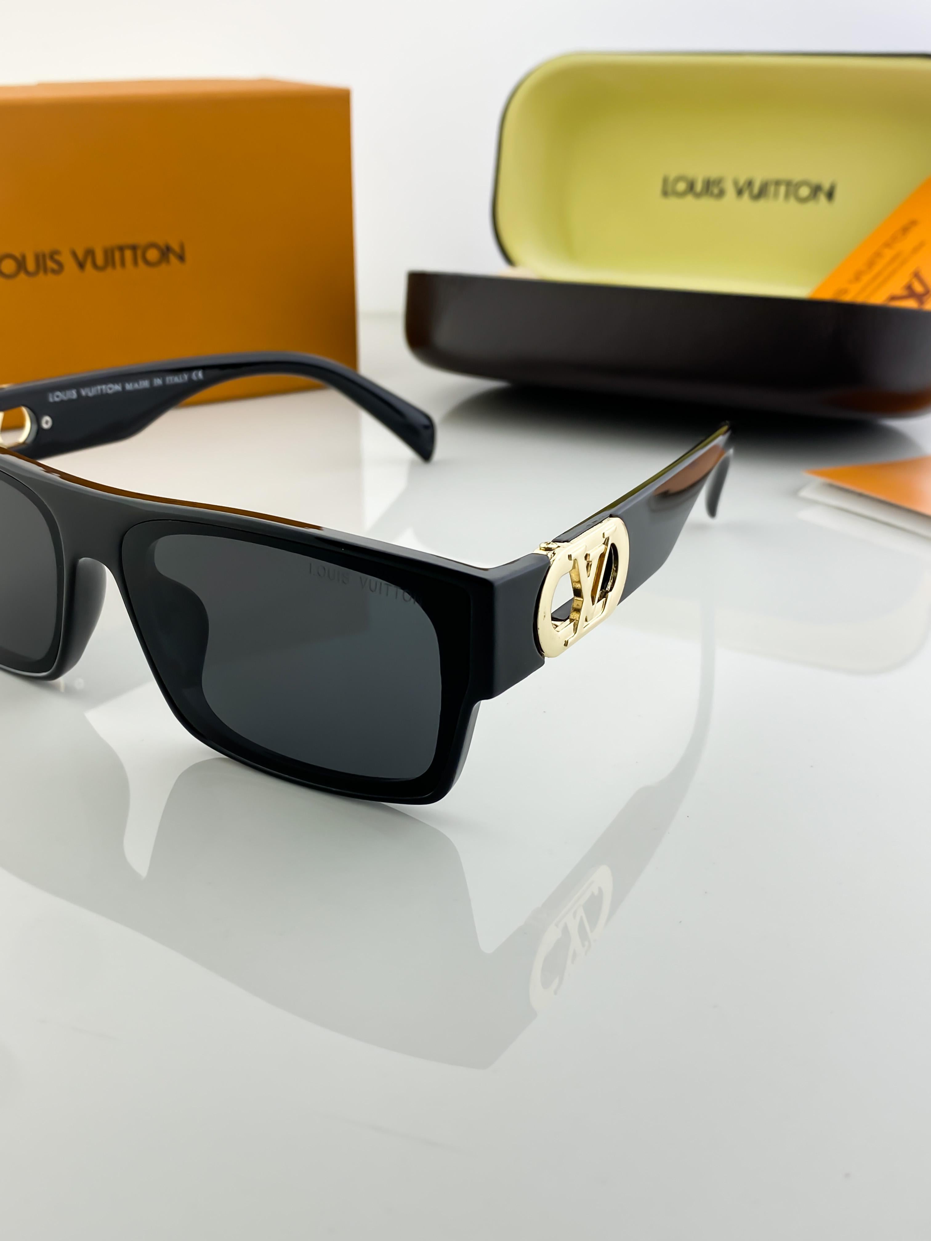 WG LO_UI_S VU_ITT_ON GOLD BLACK 22046 B