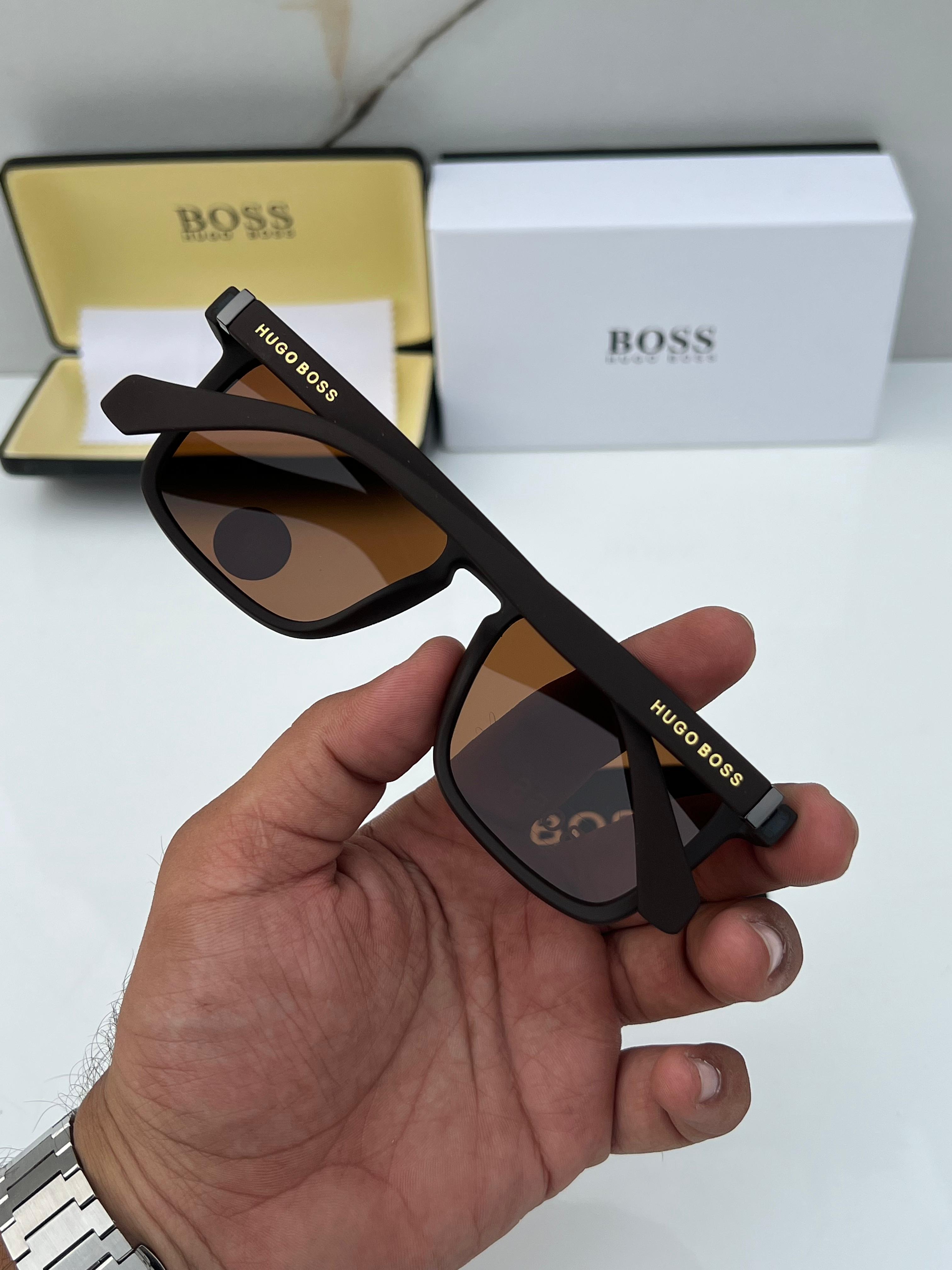 WG HugH 0296 brown  A