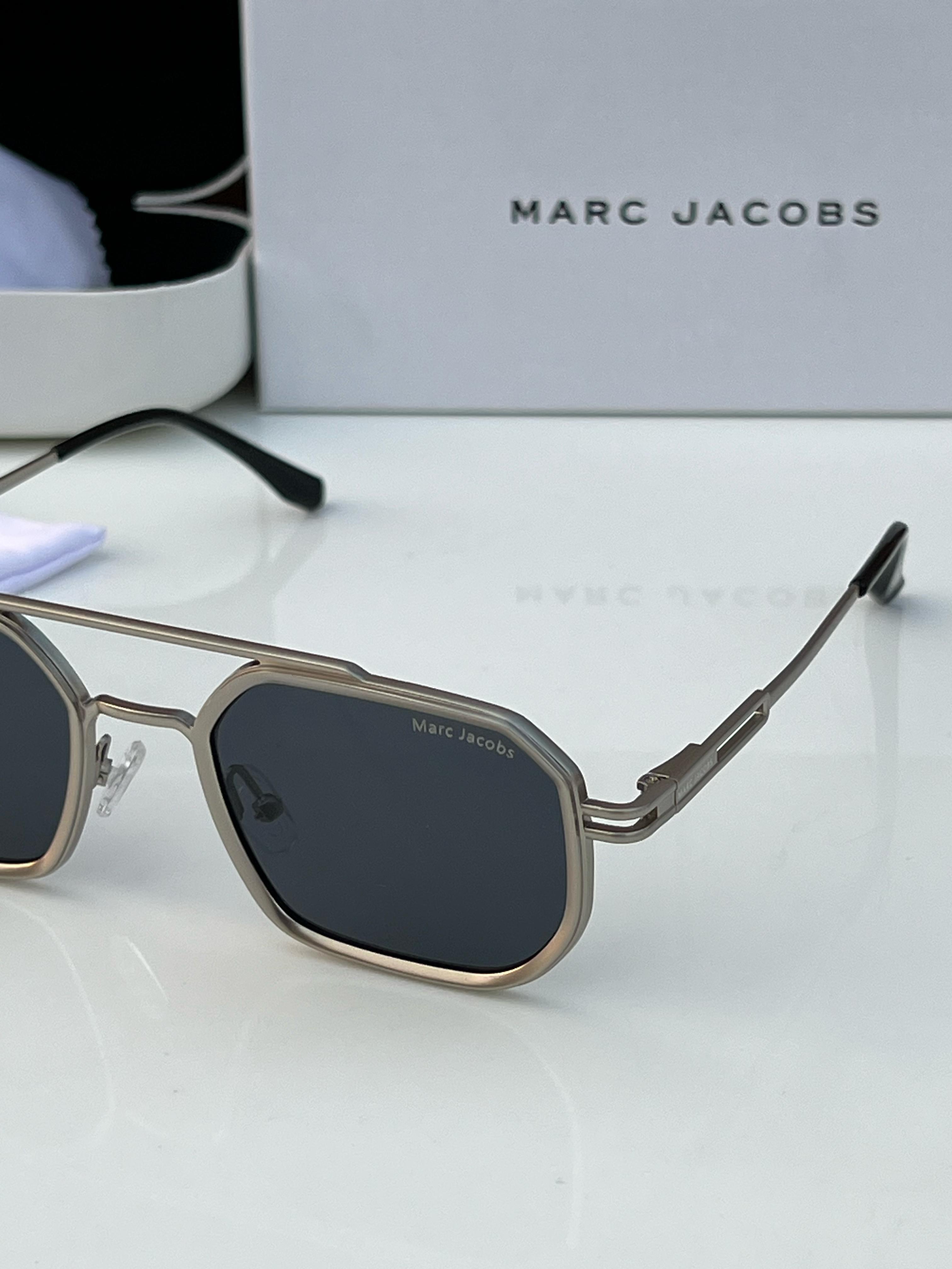 WG Mar  518 silver black A