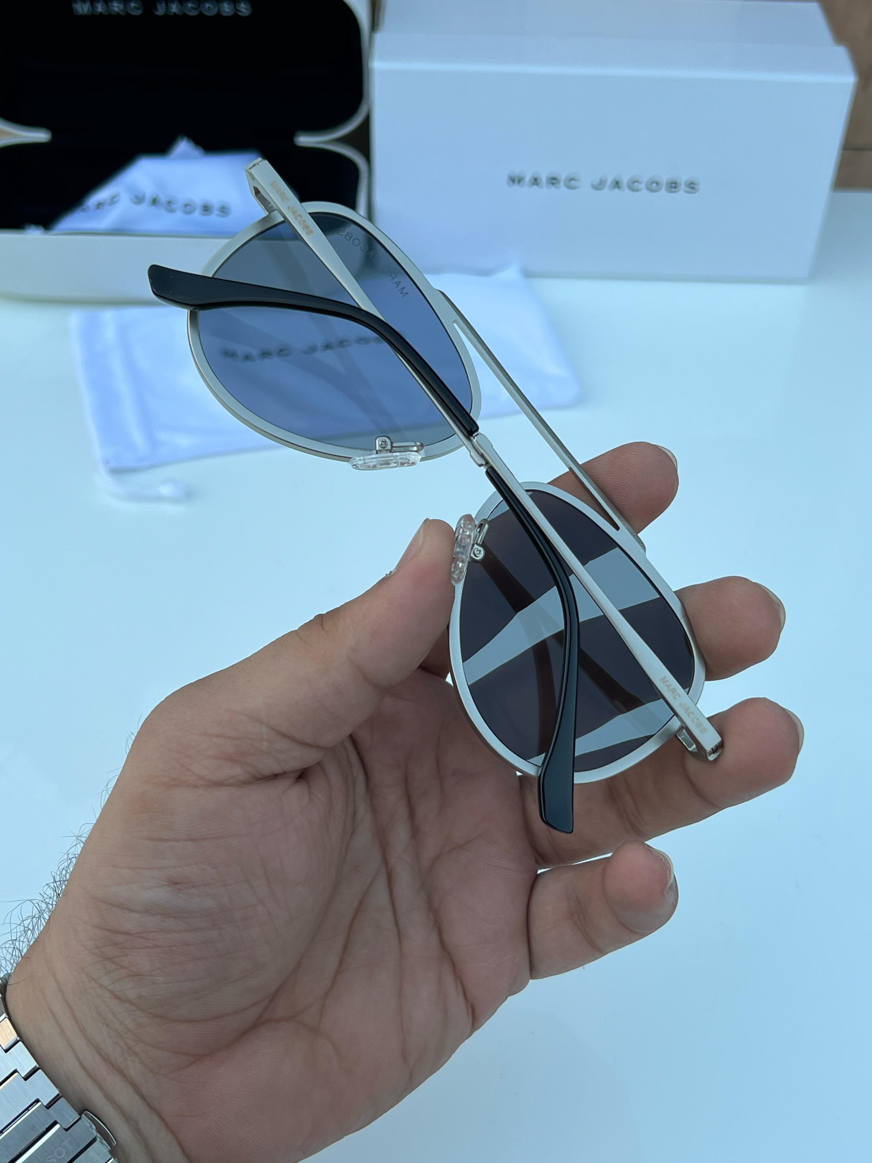 WG Mar  98286 silver black A