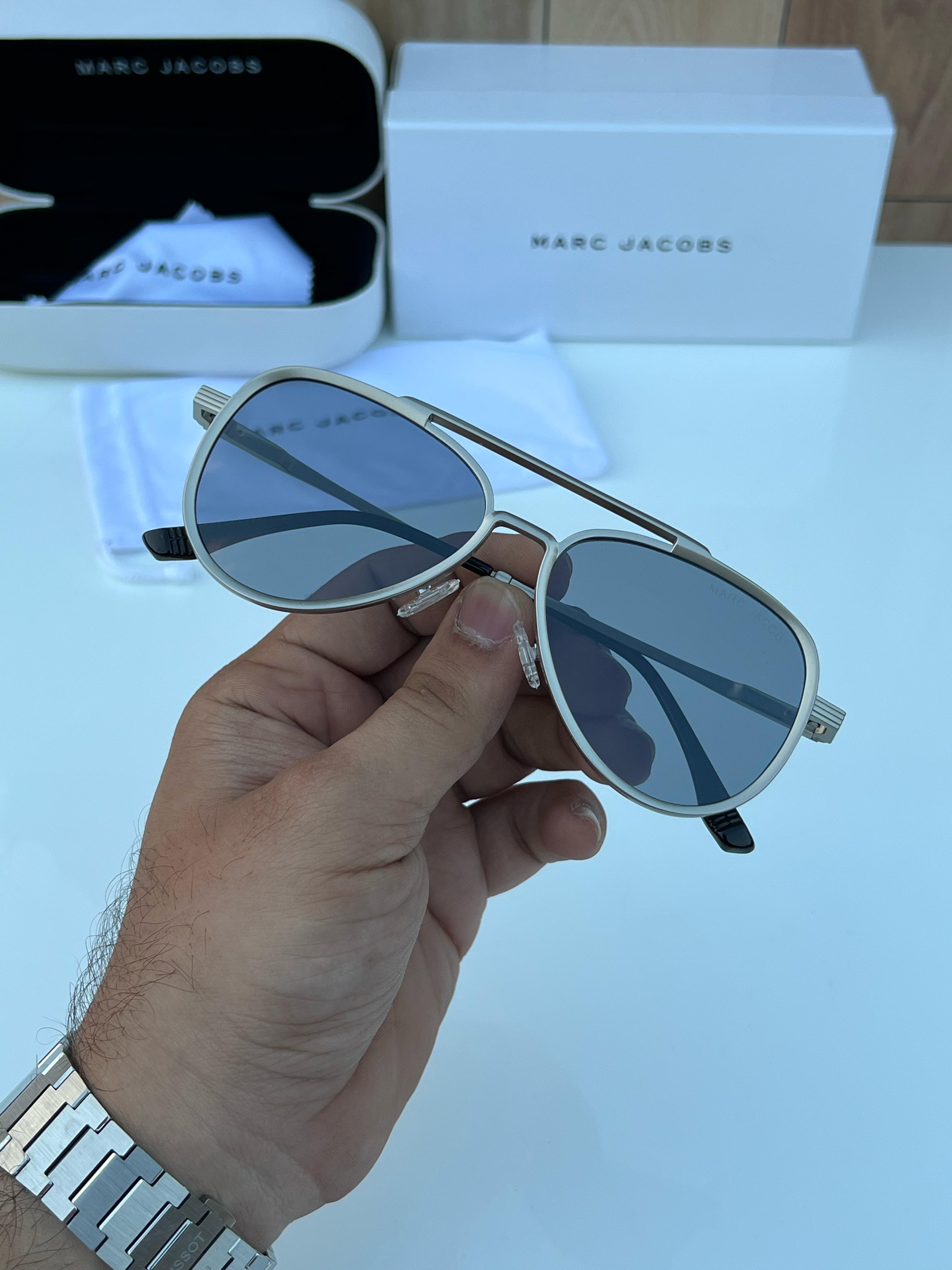 WG Mar  98286 silver black A