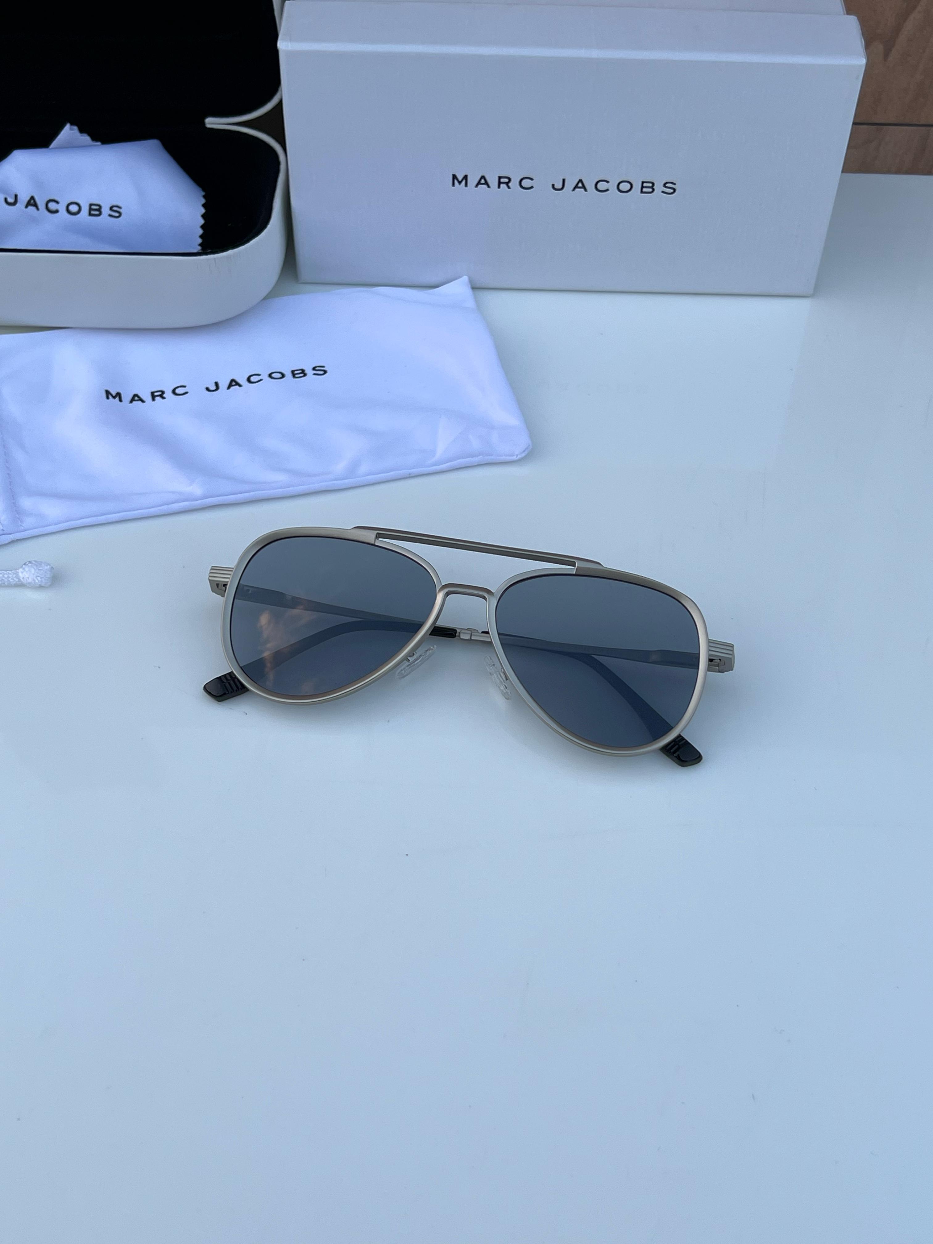 WG Mar  98286 silver black A