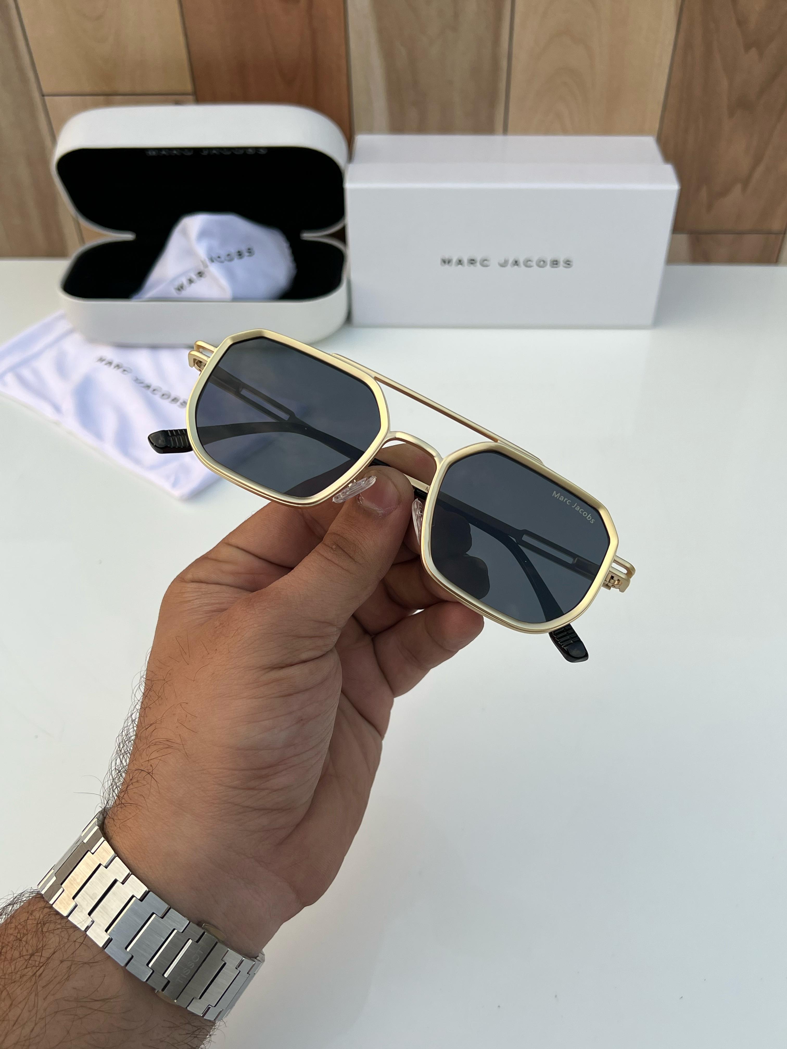 WG Mar  518 gold black A