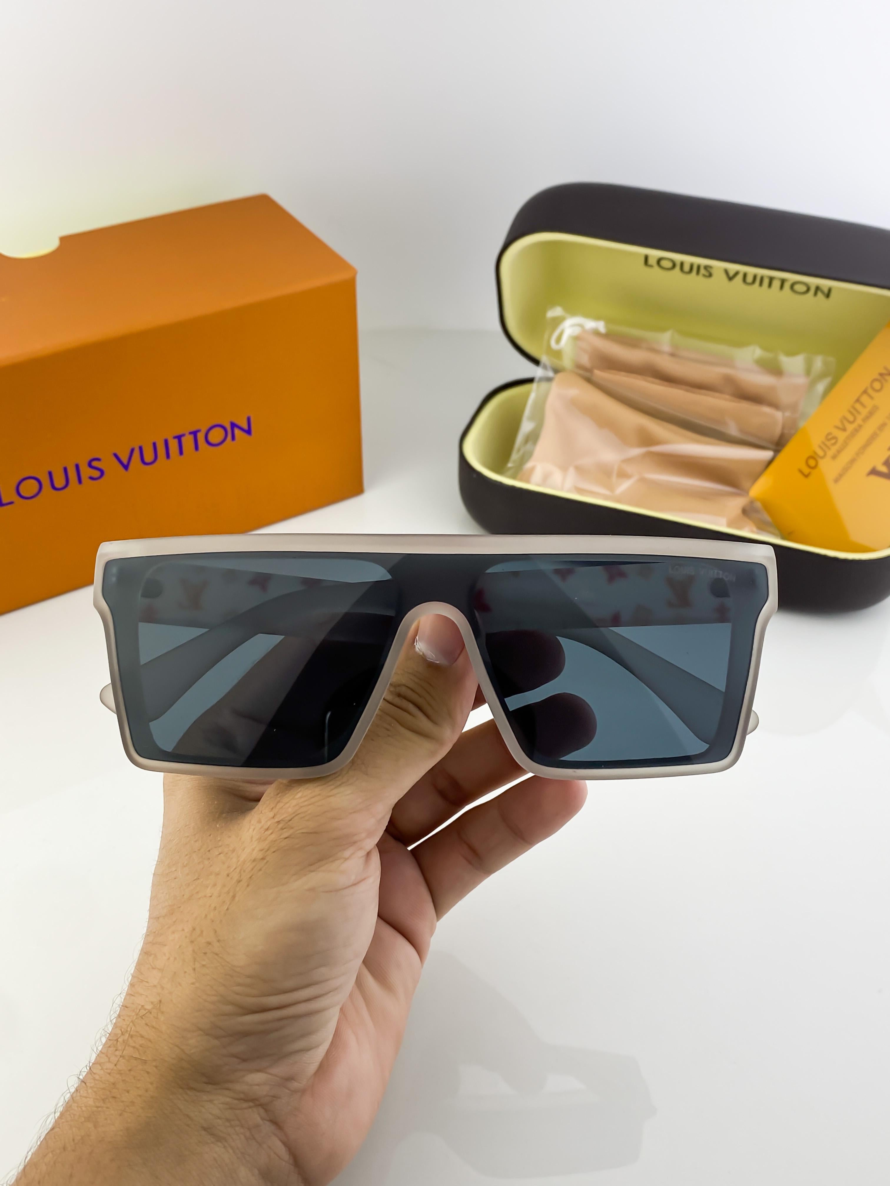 WG LO_UIS_ VUI_TTON_ 1166 B