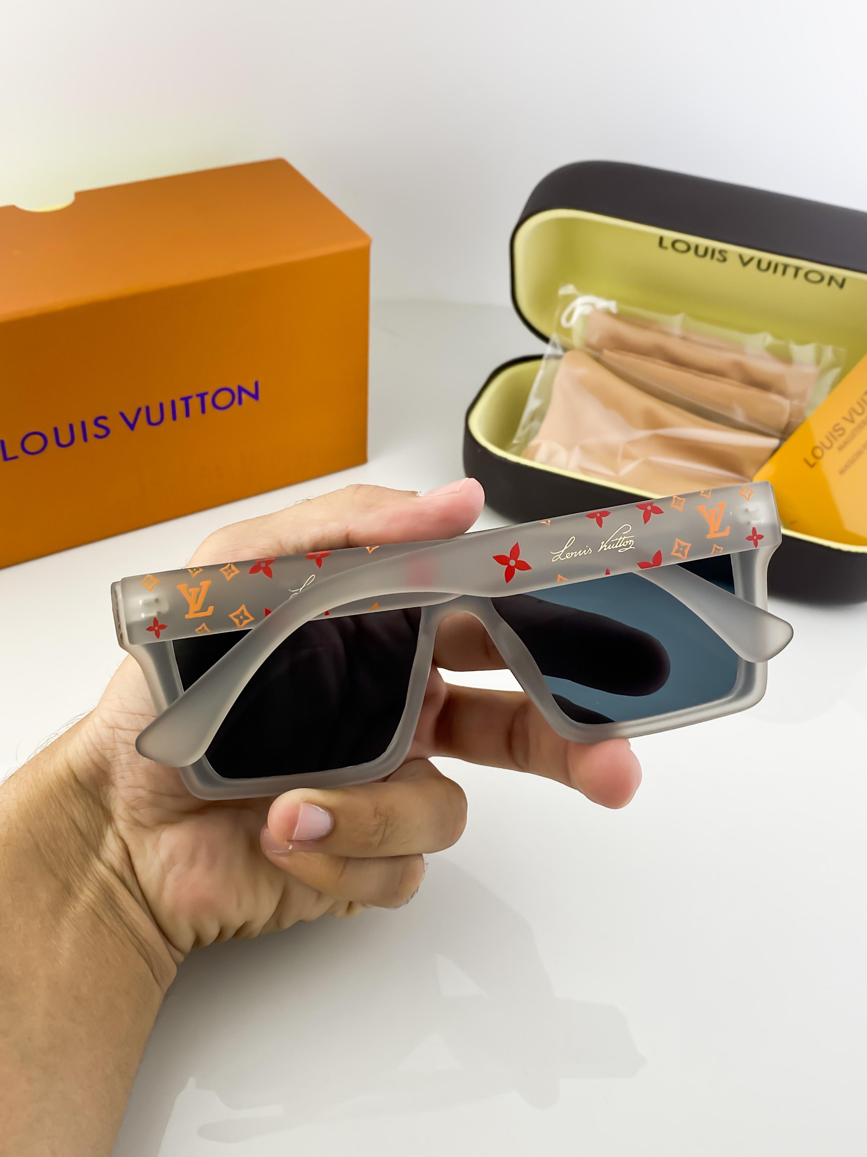 WG LO_UIS_ VUI_TTON_ 1166 B