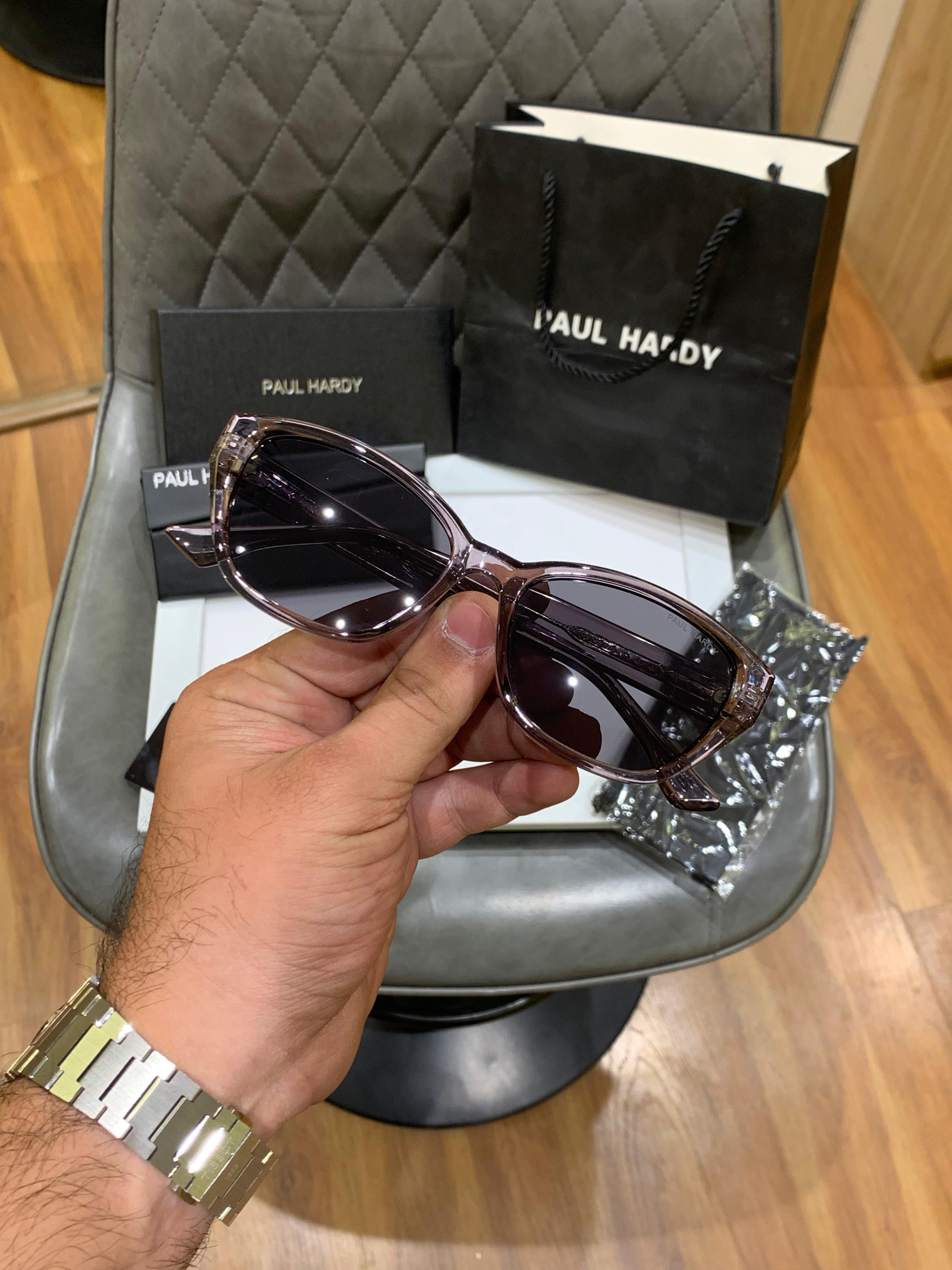 WG P-a-ul har-dy 3262 grey black